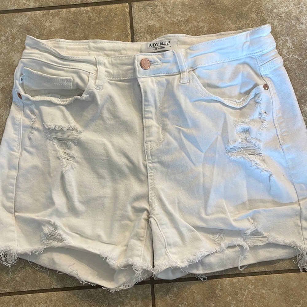Judy Blue White Jean shorts